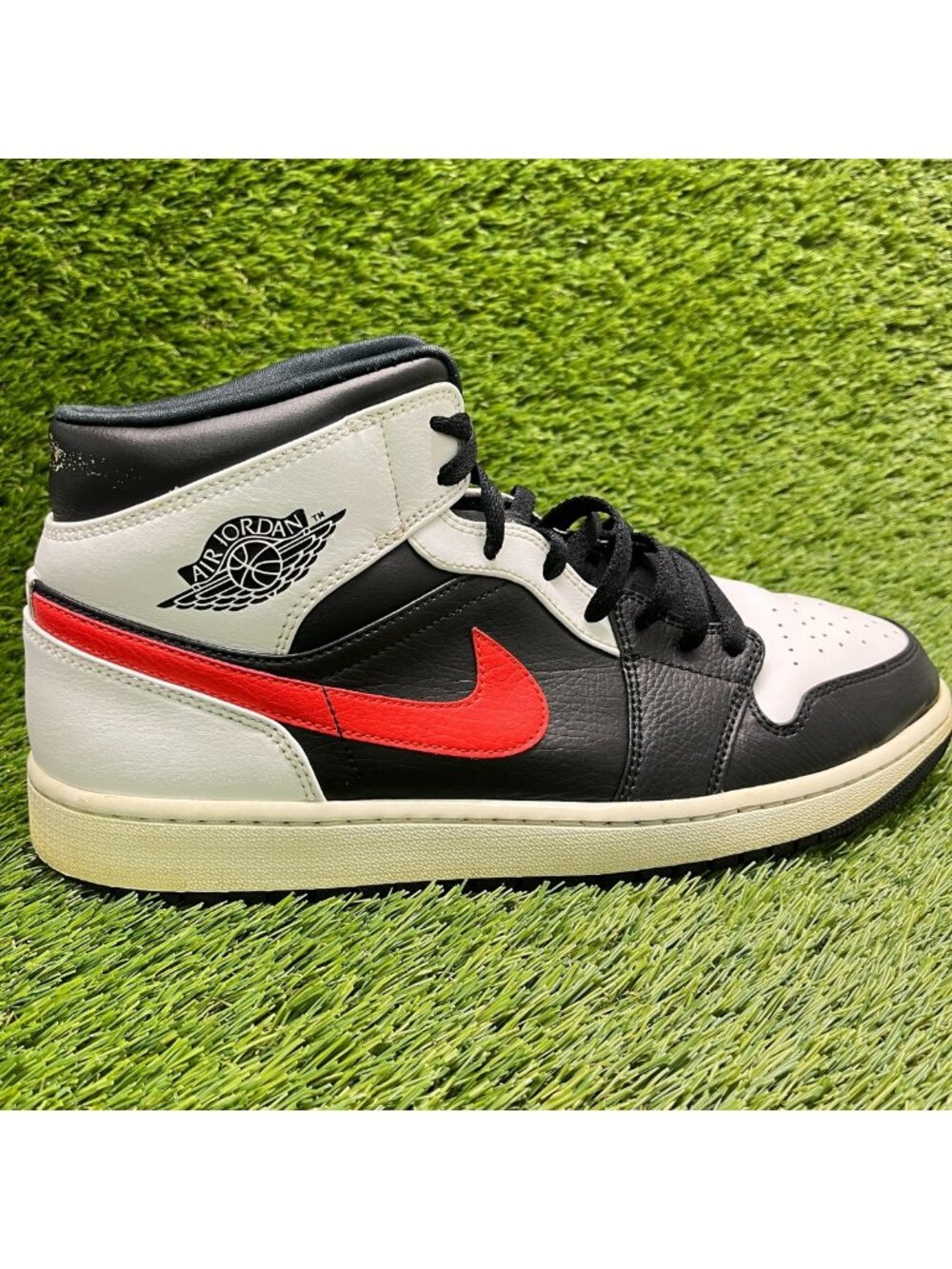 Nike Air Jordan 1 Mid Mens Size 13 White Black Athletic Leather Shoes Sneakers